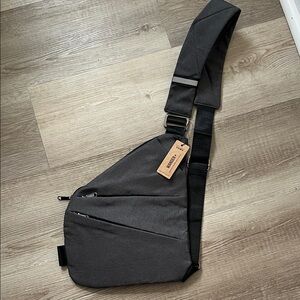 Wander crossbody bag